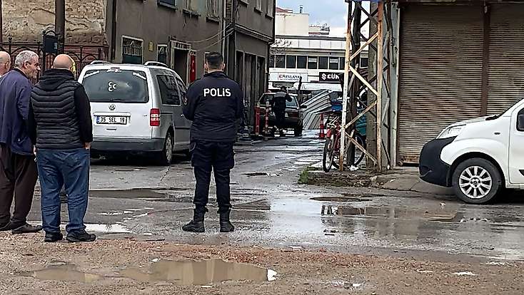 Konya’da doğalgaz paniği! Zemin çöktü, borular patladı