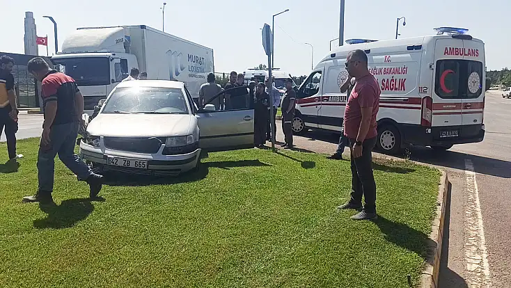 Konya'da feci kaza! Otomobil ile kamyon çarpıştı