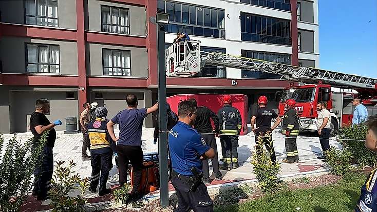 Konya'da intihara alkollü gitti 10. katta sızdı uyudu