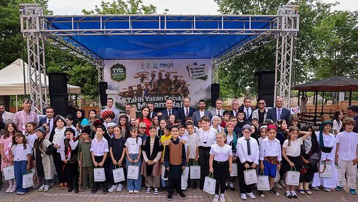 Konya'da minikler 77 Türk büyüğünü kaleme aldı