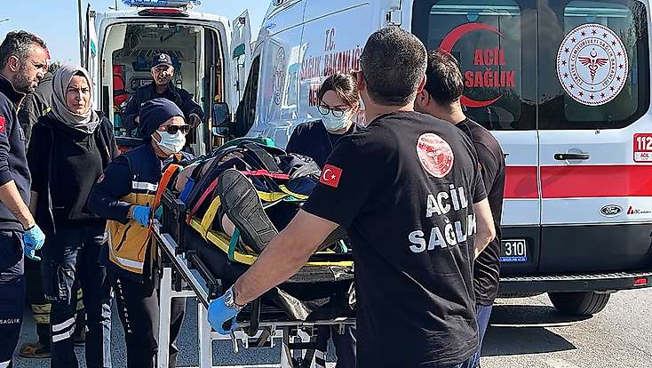 Konya’da refüje çarpan tofaş tanınmaz hale geldi