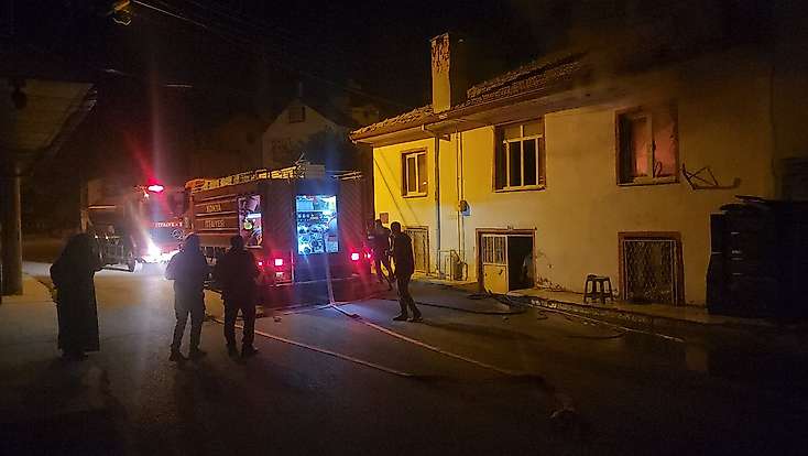 Konya'da sobadan çıkan yangın evi hasara uğrattı