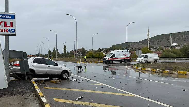 Konya'da traktör ve otomobil kazası paniğe neden oldu