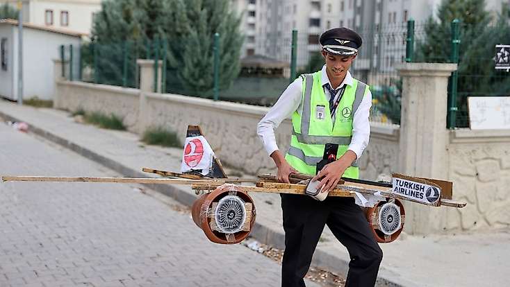 Konya’da yaptığı ahşap uçak onu kokpite taşıdı