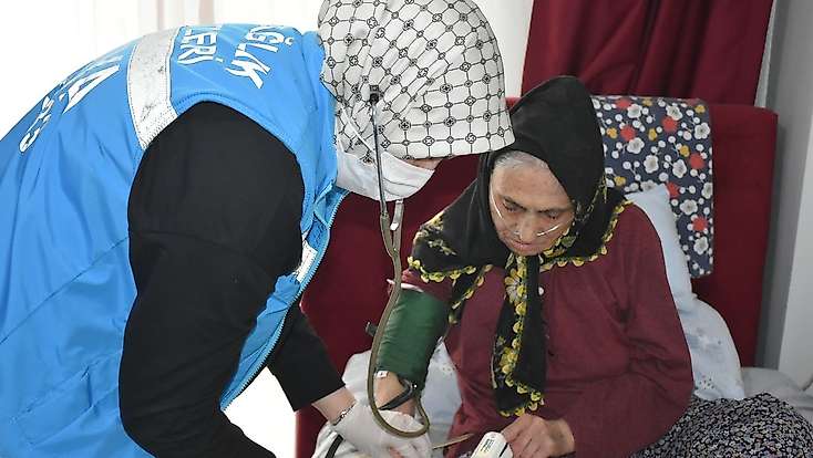 Konya’da yatalak hastalar için sağlık kurulu artık eve geliyor!