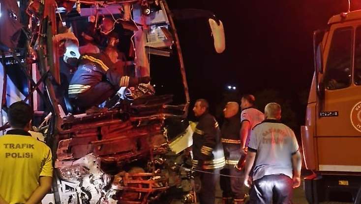 Konya-Kahta otobüsünde feci kaza: 2 ölü 22 yaralı!