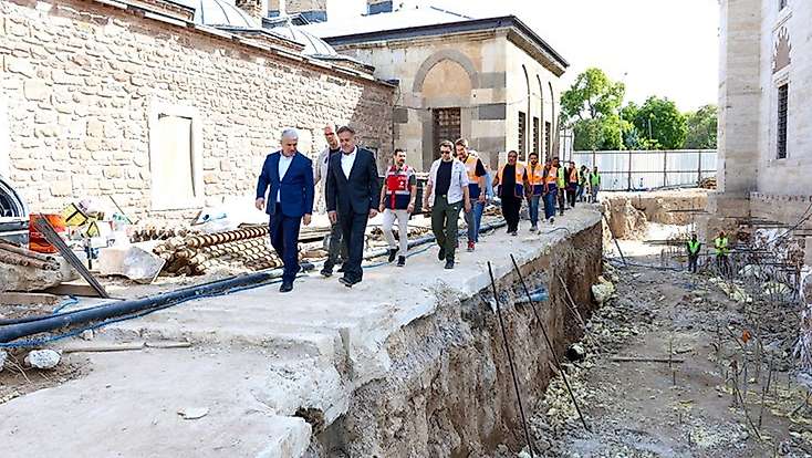 Konya Valisi Akın, Sultan Selim Camii’ndeki restorasyon çalışmasını inceledi