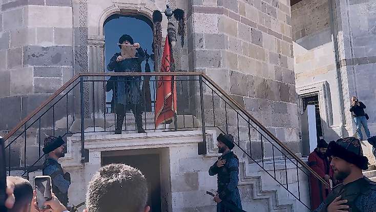 TBMM Başkanı Kurtulmuş, Konya'da Sultanlar Türbesi saygı nöbetini izledi