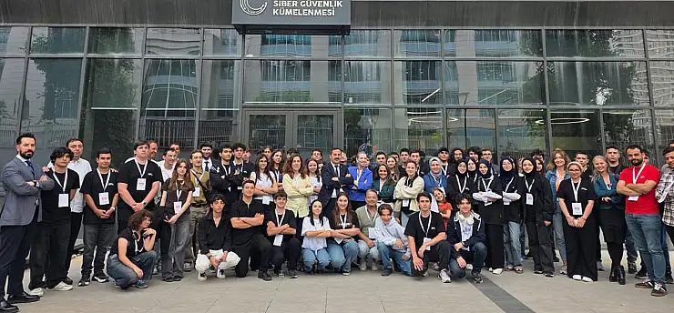 Gençler teknoloji dünyasını yerinde keşfetti