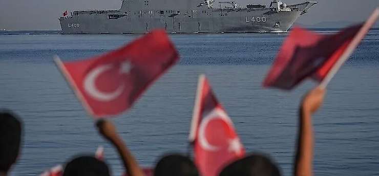 Türk donanması gövde gösterisi yaptı