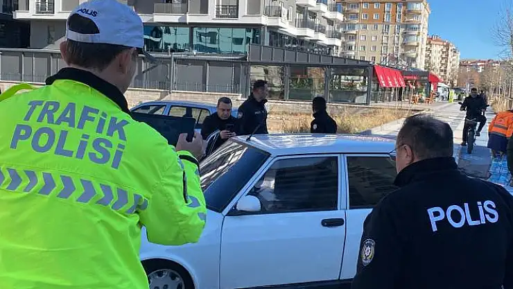 Aksaray'da polisten kaçan alkollü ve ehliyetsiz sürücü emniyeti alarma geçirdi
