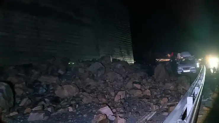 Bitlis'te etkili olan yağış heyelana neden oldu
