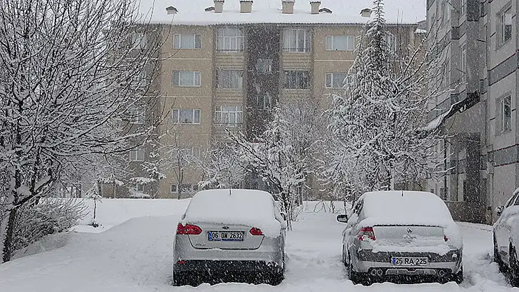 Bitlis'te kardan kapanan 60 köy yolu ulaşıma açıldı