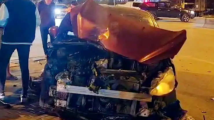 Çaldığı otomobille polisten kaçarken kaza yaptı, bu kez çarptığı minibüsü çaldı: 6 yaralı