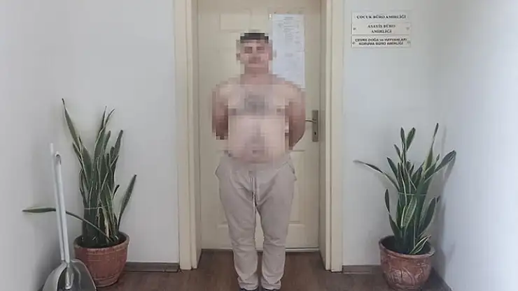 Elleri kelepçeli polisten kaçan tutuklu camide yakalandı 
