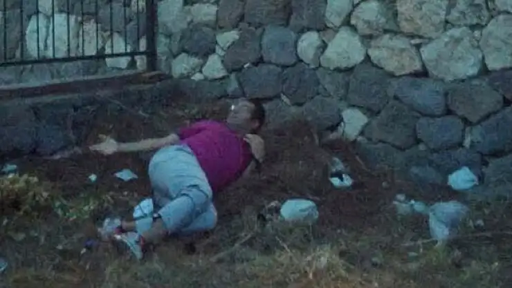 Eski savcı polisten kaçarken ayağını kırdı