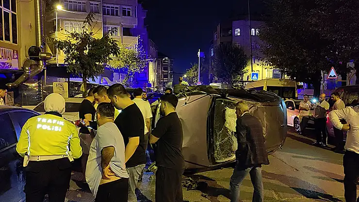 Gaziosmanpaşa'da kontrolden çıkan otomobil, park halindeki 6 araca çarpıp yan yattı