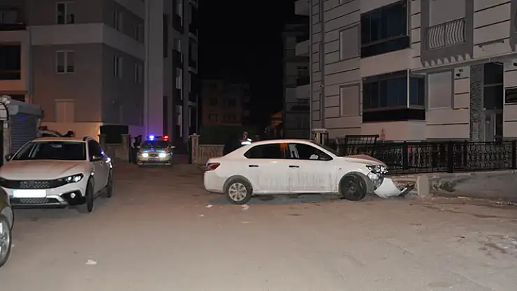Karaman'da polisten kaçan sürücü bahçe duvarına çarptı

