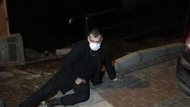 Kısıtlamada polisten kaçtı, demire saplandı: ''Çek, çek. Ölmedi, hayatta kaldı de''