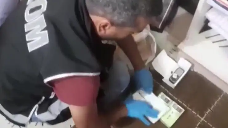 Konya'da gümrük kaçağı telefon ticareti yapanlara operasyon: 10 adres basıldı, 278 adet gümrük kaçağı telefon ele geçirildi
