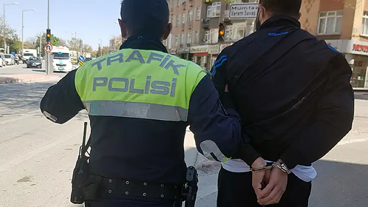 Konya'da polisten kaçmaya çalışan şüpheli, kovalamaca sonucu yakalandı