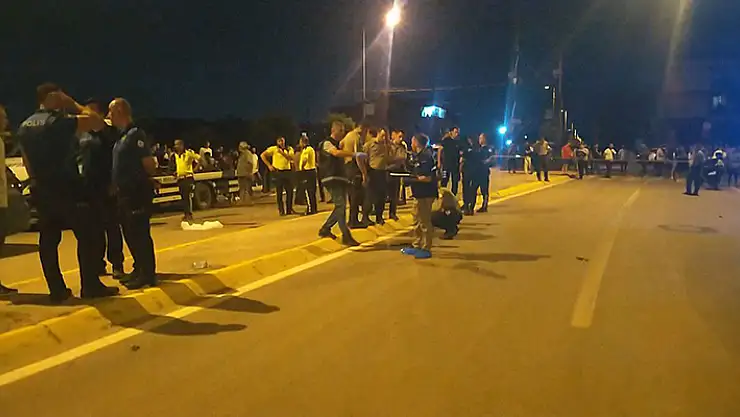 Polisten kaçan motosikletli karşı yönden gelen otomobille çarpıştı: 1 ölü, 1 yaralı

