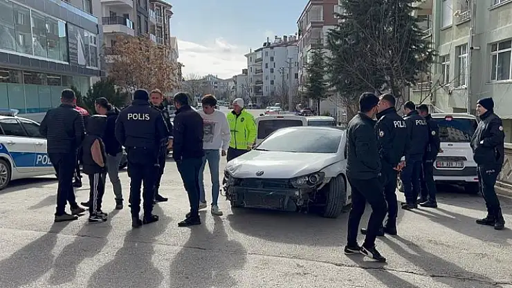 Polisten kaçarken kaza yaptı, kaza yerinden de kaçtı
