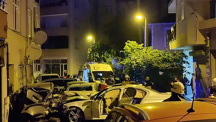 Sarıyer'de polisten kaçan otomobil kaza yaptı: 2 yaralı
