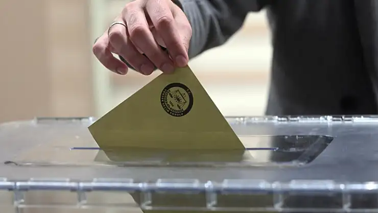 Siyasi partilerin aday listelerini sunmaları için son gün yarın
