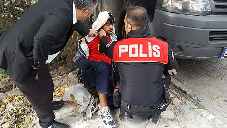 Yaralı Afgan gence polisten, 'sakın gözlerini kapatma'