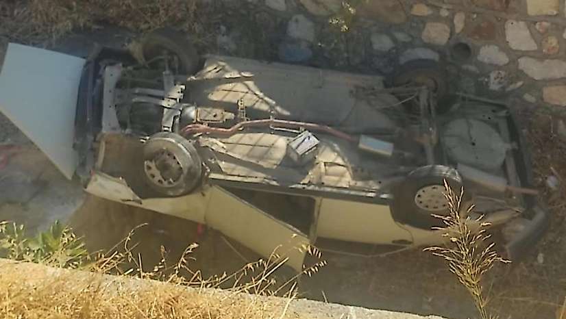 Çalınan otomobil dereye uçtu, şüpheliler ortadan kayboldu