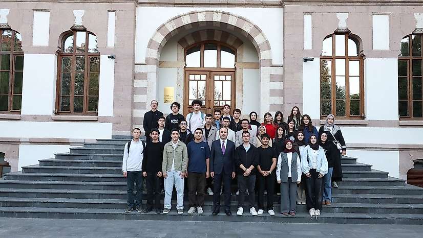 Genç Seyyahlar Balkan izlenimlerini Başkan Altay'a anlattı