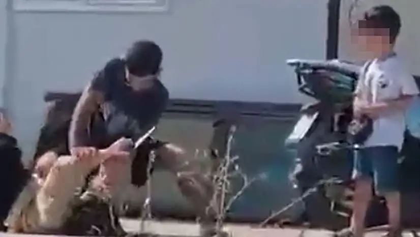 Hatay'da dehşet anları! Eşini çocuklarının gözü önünde dövdü