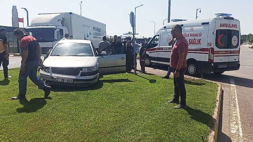 Konya'da feci kaza! Otomobil ile kamyon çarpıştı