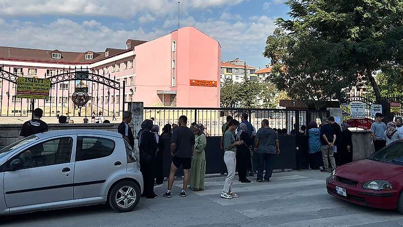 Konya'da KPSS heyecanı bitti: Adaylar ter döktü, aileler bekledi