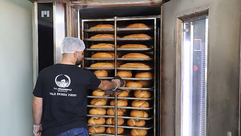 Konya'nın o ilçesinde fırın mesaisi: Sofralara sıcak ve ucuz ekmek