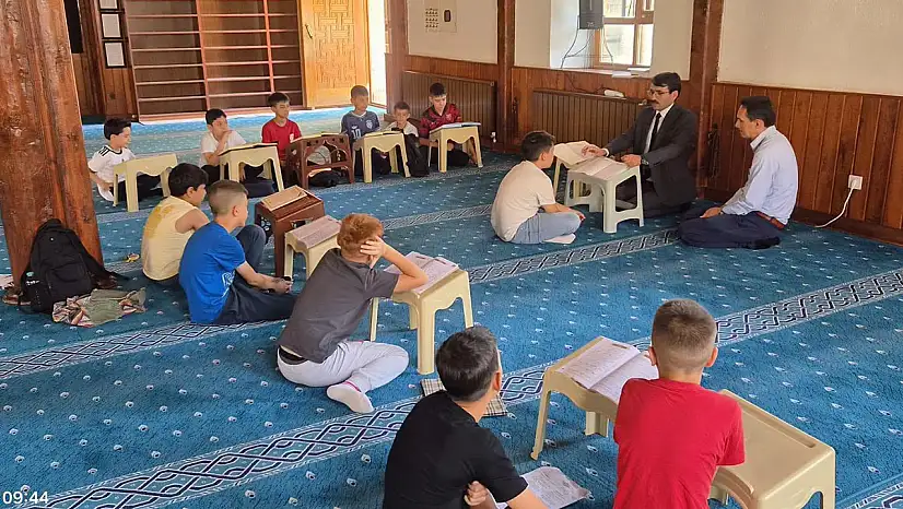 Müftü Aksan yaz Kur'an kurslarını ziyaret etti