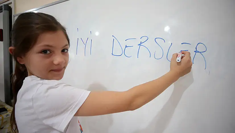 Okullarda 19 milyona yakın öğrenci için ilk ders zili çaldı
