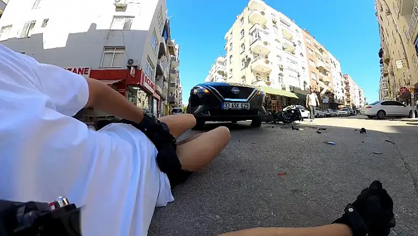 Otomobille çarpışan motosikletli ölümden döndü