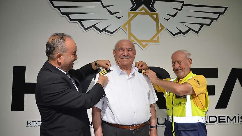79 yaşındaki depremzedenin pilotluk hayali Konya'da gerçekleşti