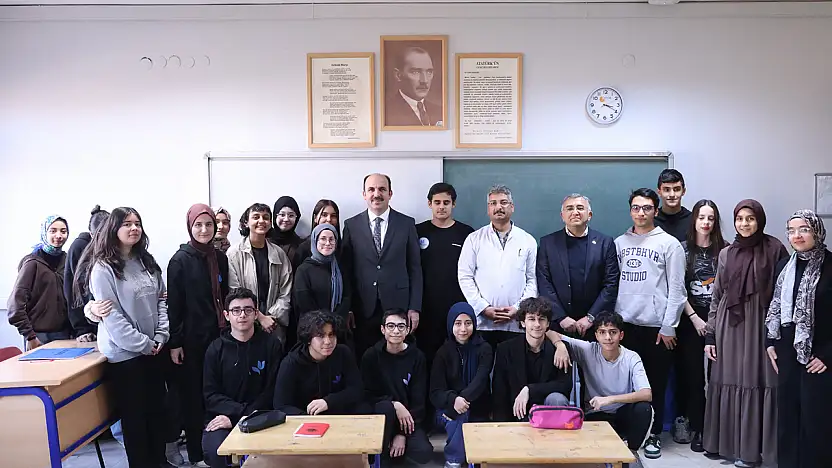 Başkan Altay'dan gençlere destek