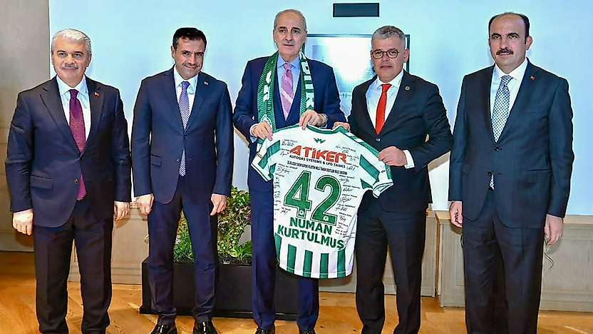 Başkan Atiker'den Kurtulmuş'a forma