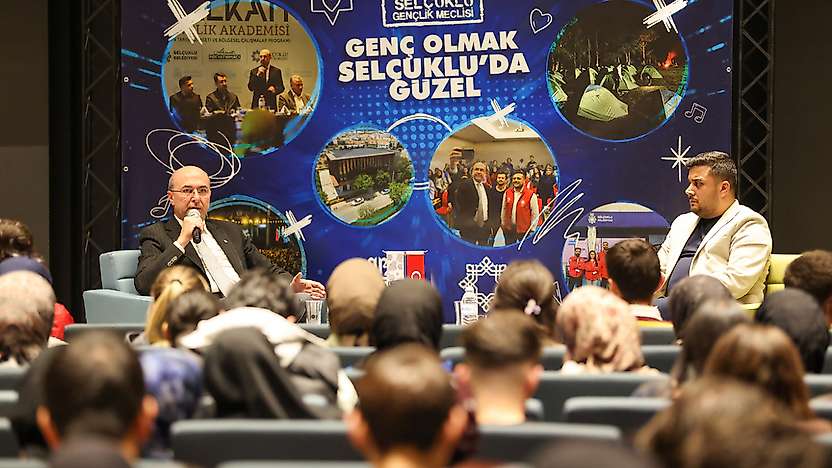 Başkan Pekyatırmacı üniversiteli gençlerle buluştu