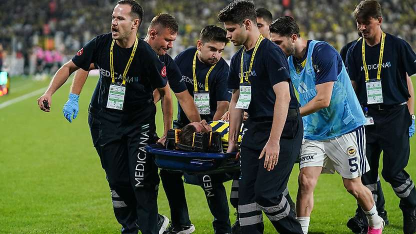 Fenerbahçe-Konyaspor maçında şok sakatlık!