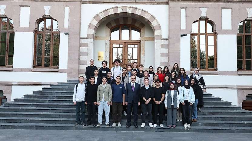 Genç Seyyahlar Balkan izlenimlerini Başkan Altay'a anlattı