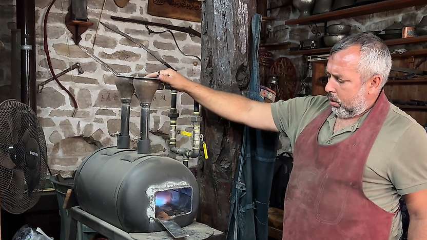Konya'da 1000 derecelik ocaktan çıkan eşsiz bıçaklar