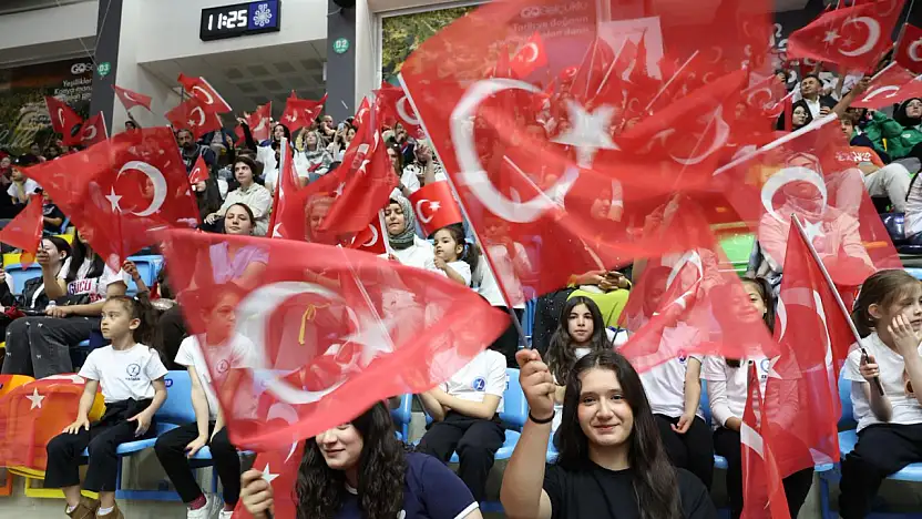 Konya'da 19 Mayıs coşkusu salona sığmadı