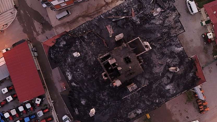 Konya'da 5 katlı apartman çatısı küle döndü