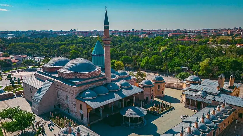 Konya'da 60 bine yakın eser sergileniyor