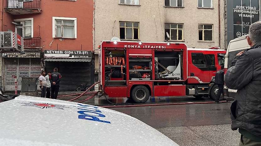 Konya'da apartmandaki yangın korkuttu